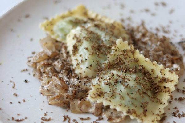 Raviolis de espinacas y trufa fresca