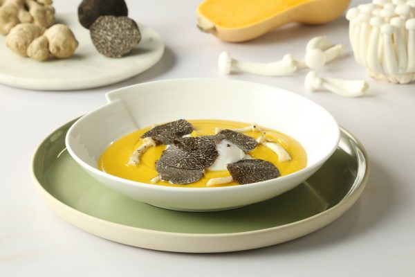 Crema de calabaza con huevo a baja temperatura y trufa